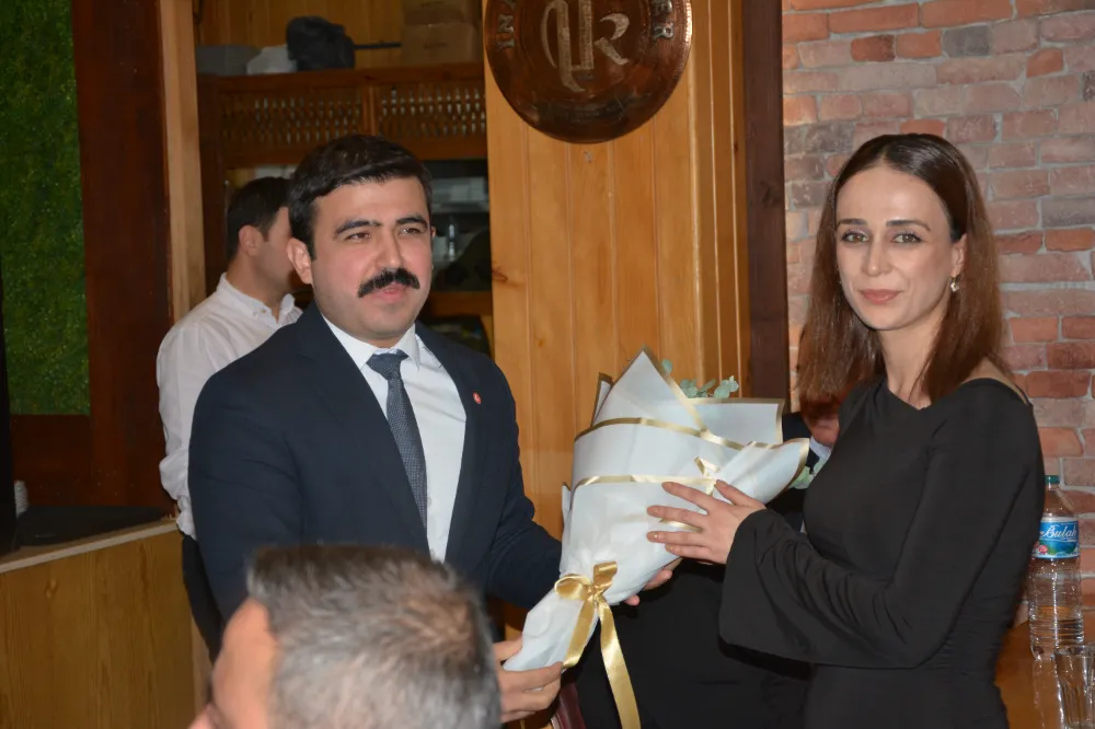 -trabzon’un-caykara-ilcesinde-ilce-protokolu-24-kasim-ogretmenler- gunu-dolayisi-ile-ogretmenler-ile-bir-araya-geldi.caykara-belediye-baskani-hanefi-tok’un-organizasyonu-ile-gerceklesen-24-kasim-og