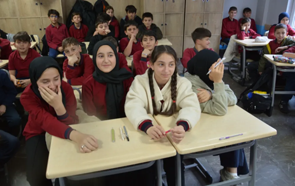 -trabzon’da-of-rehberlik-ve-arastirma-merkezi-ekipleri-tarafindan-sehit-mehmet-aygun-ilkokulu-ve-sehit-mehmet-aygun-imam-hatip-ortaokulu- ogrencilerine-yonelik-olarak-rehberlik-egitimi-gerceklestirildi.